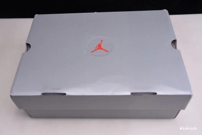 RED RETRO 600 13 - FLINT GYM DJ5982 GREY JORDAN 0714